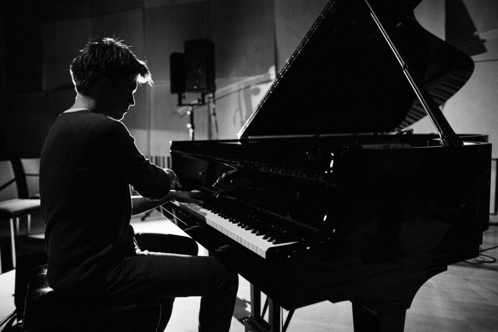 Matthew Sheens - piano